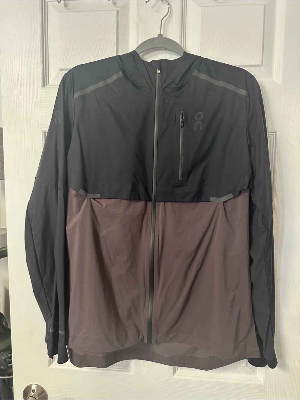 On Running Two-Tone Hooded Performance Jacket - Black & Brown